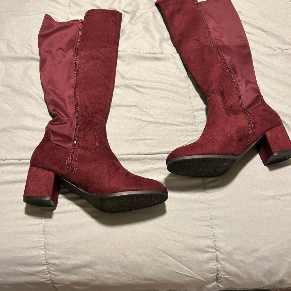 Boots - Picture 4 of 5